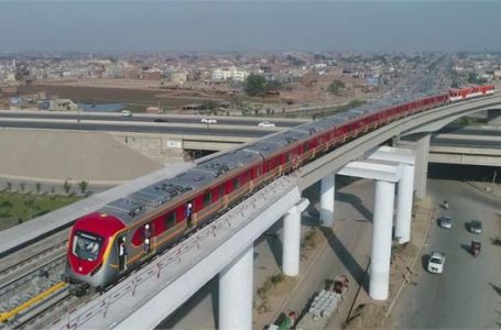 لاہور میں پاکستان کی پہلی میٹرو ٹرین کا ٹرائل رن